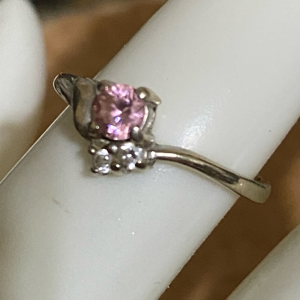 VINTAGE 10 K GOLD CZ PINK STONE LADY'S RING Size 6 3/4. - Picture 4 of 6